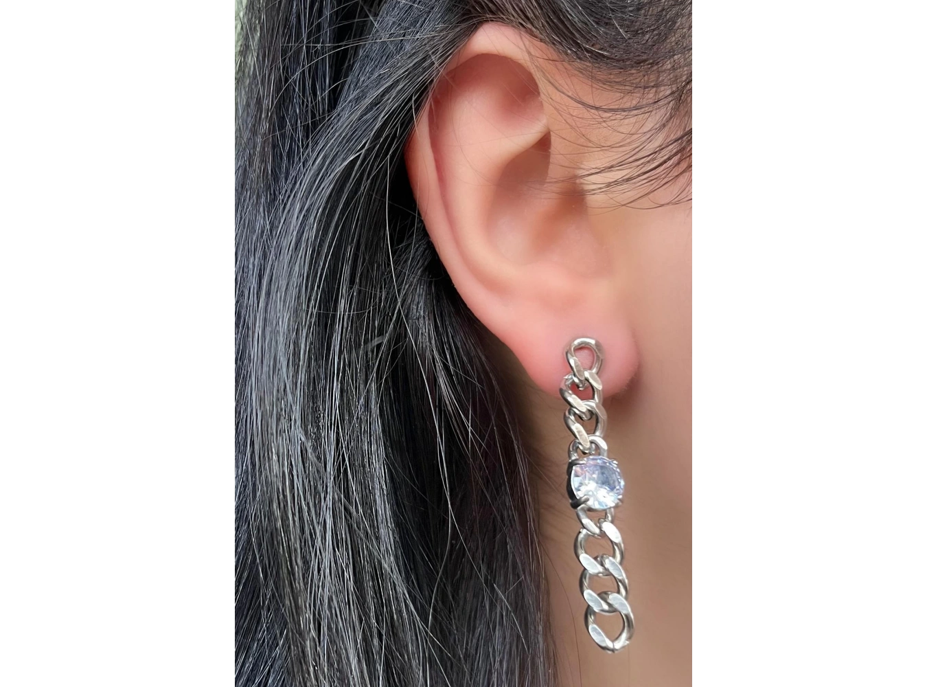 Gümüş Renk Zincir Figürlü Taş Detaylı Çelik Küpe (Çift)