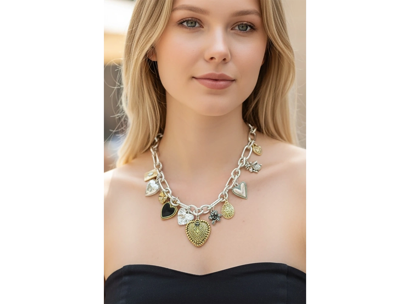 Gümüş Ve Altın Renk Charmlı Tasarım Kolye