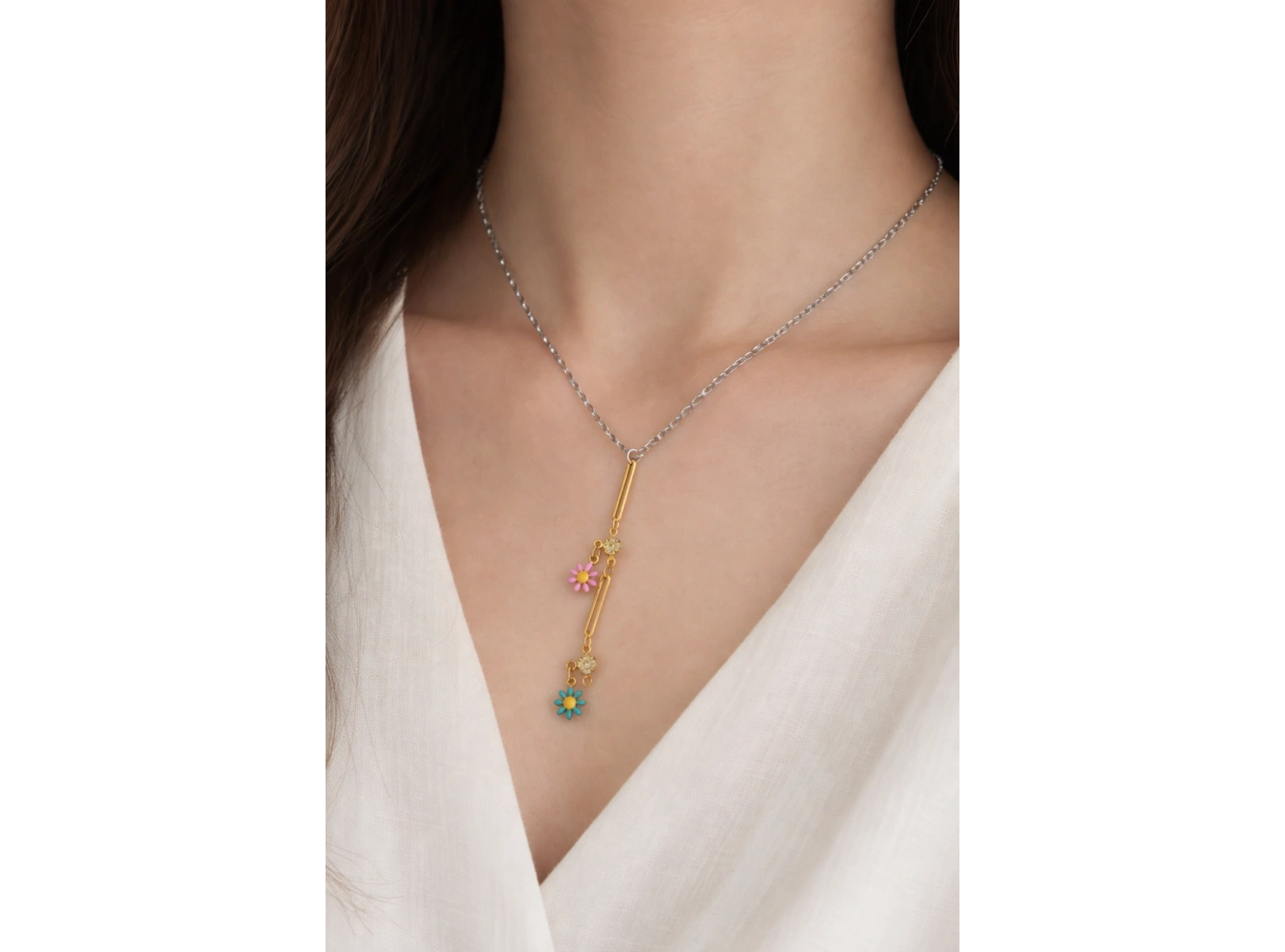 Gümüş Ve Altın Renk Çiçek Figürlü Çelik Kolye