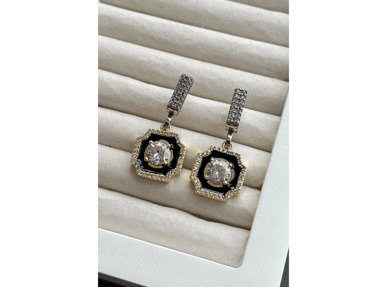 Gümüş Ve Altın Renk Taş Detaylı Küpe (Çift)