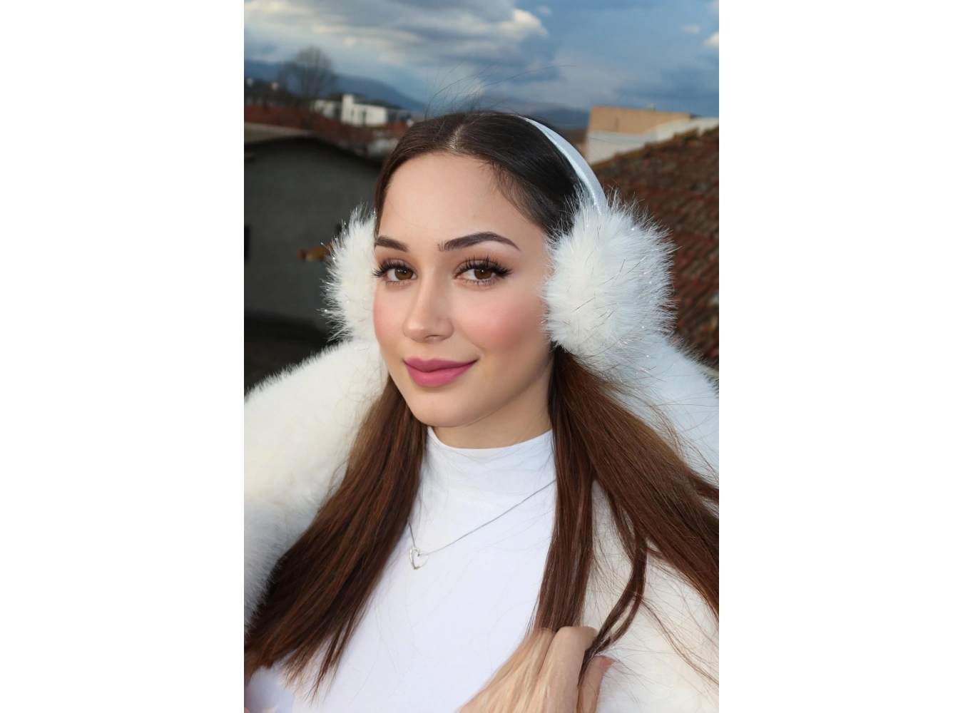 Gümüş Ve Beyaz Renk Simli Peluş Kulaklık