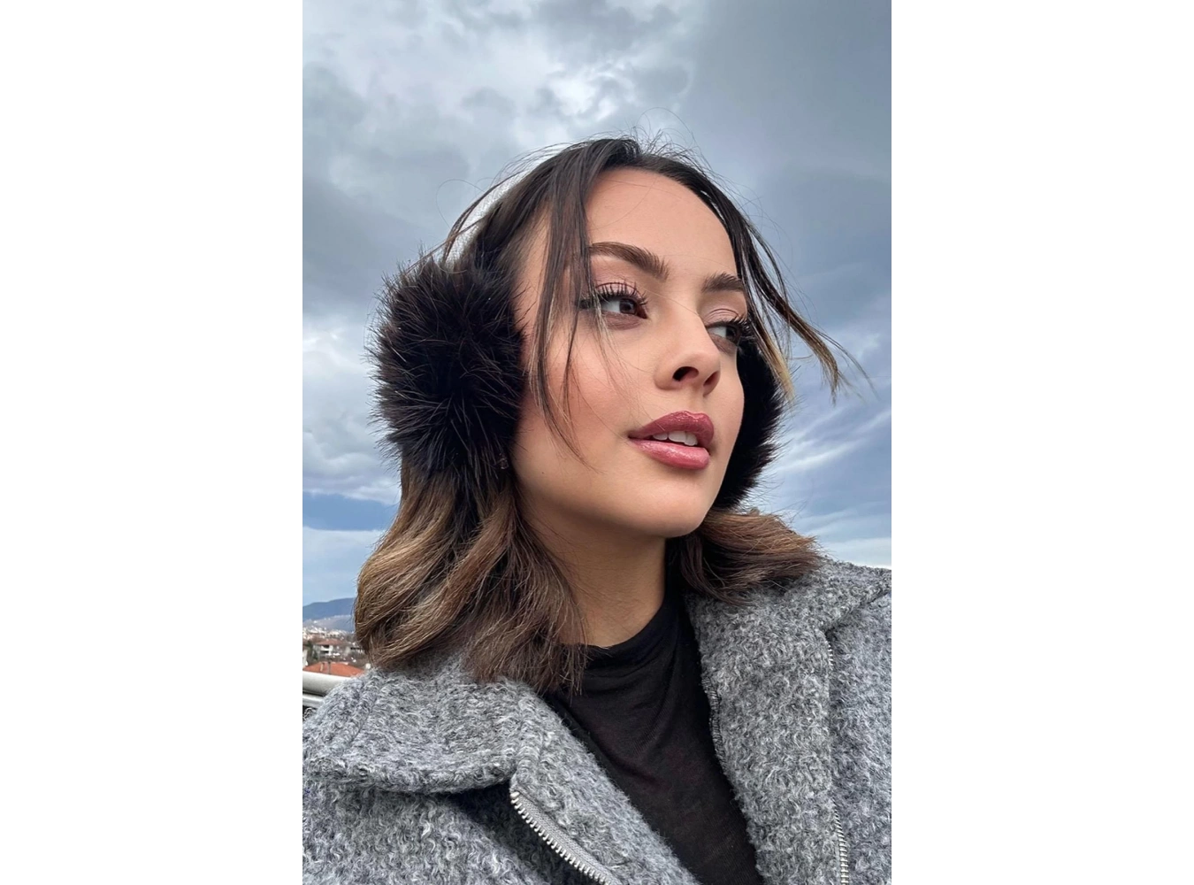 Gümüş Ve Siyah Renk Simli Peluş Kulaklık