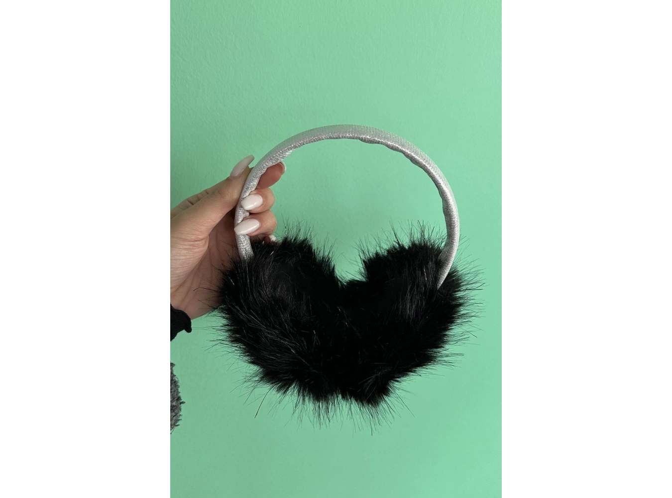 Gümüş Ve Siyah Renk Simli Peluş Kulaklık