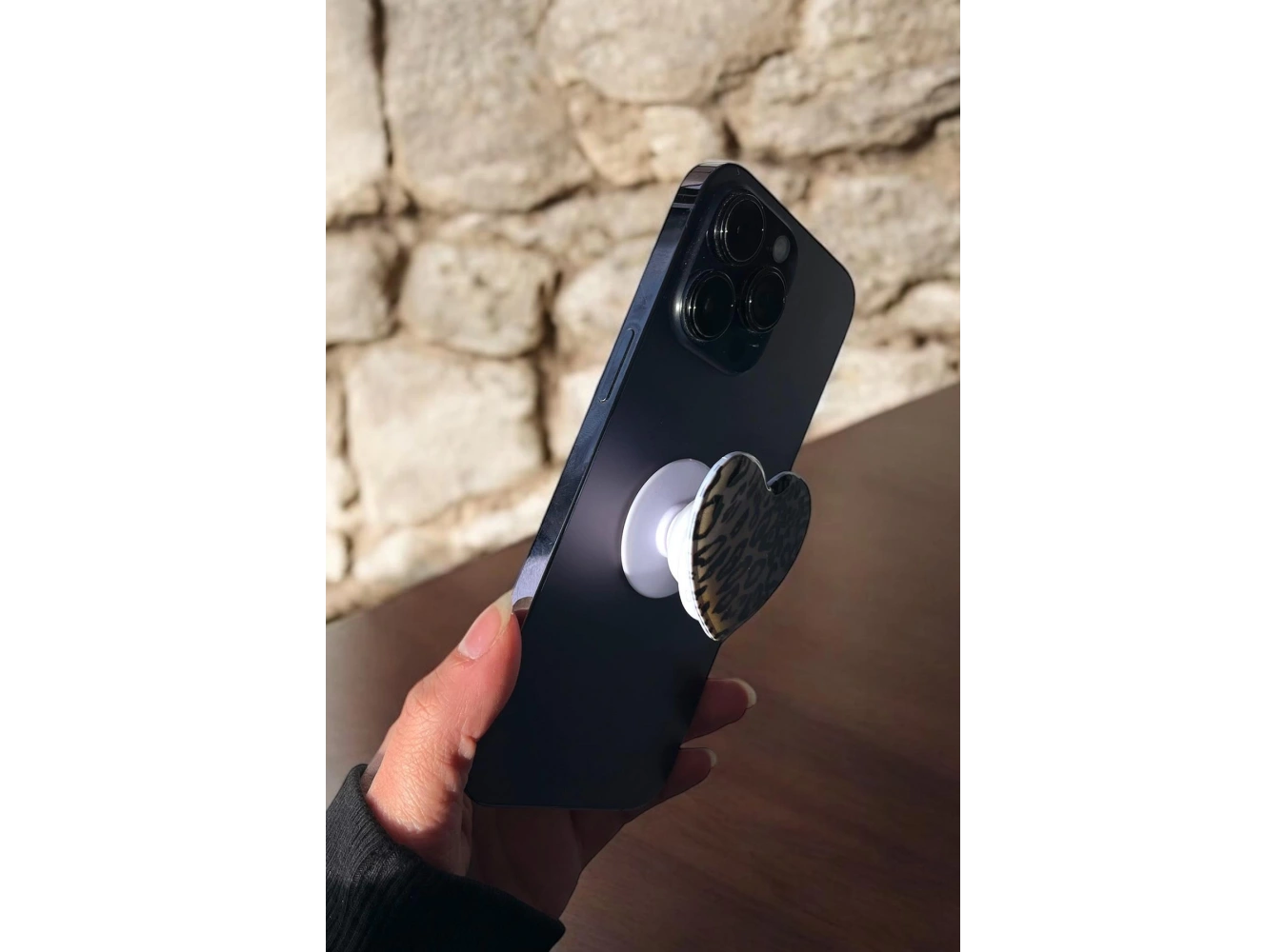 Kahve Renk Kalp Figürlü 3D Telefon Tutacağı