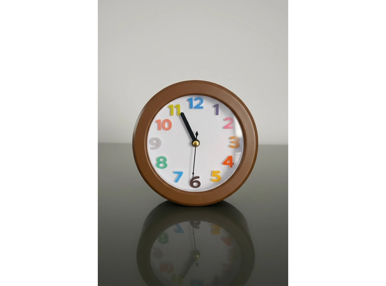 Kahve Renk Mini Dekoratif Alarmlı Yuvarlak Masa Saati