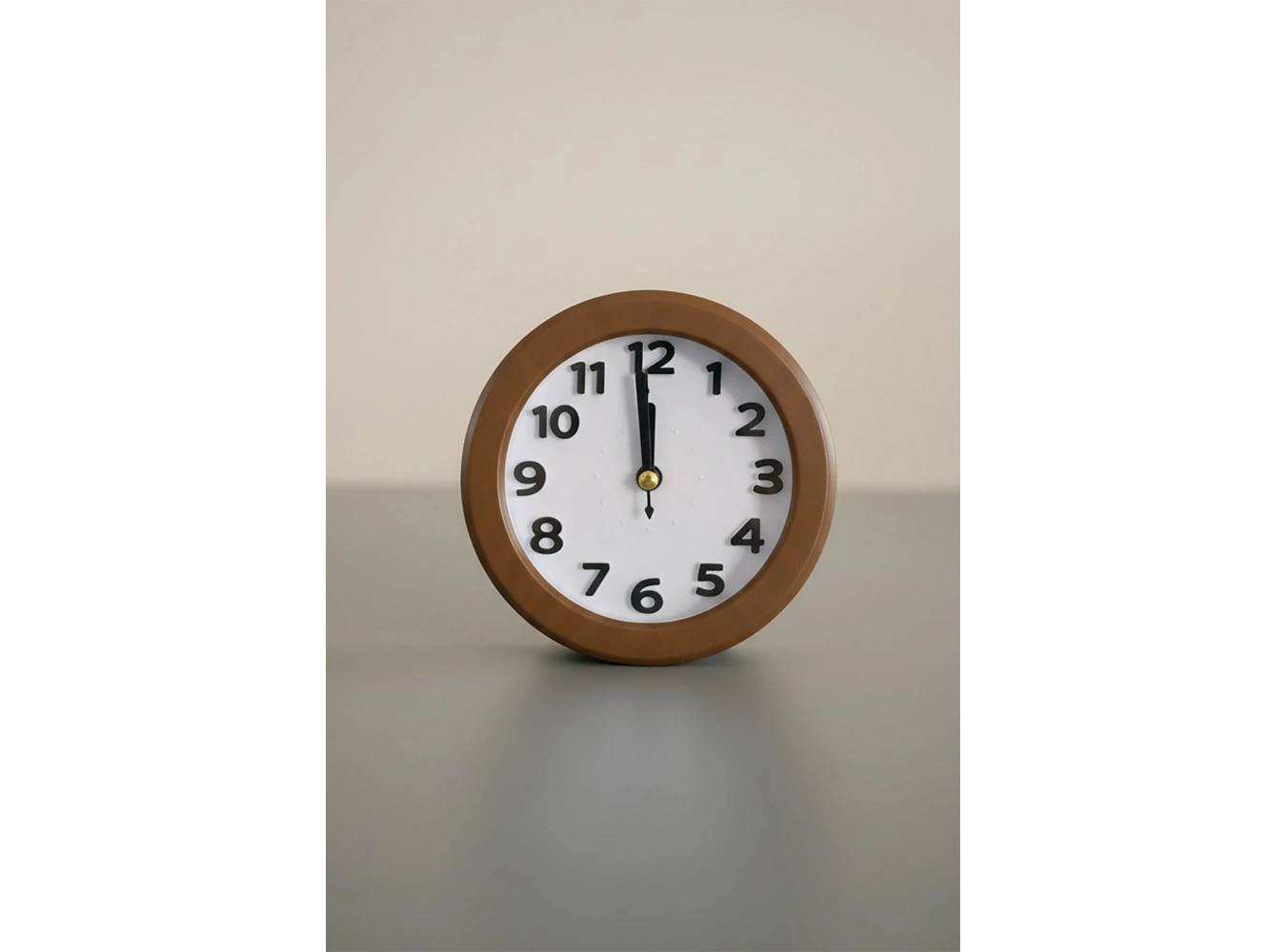 Kahve Renk Mini Dekoratif Alarmlı Yuvarlak Masa Saati