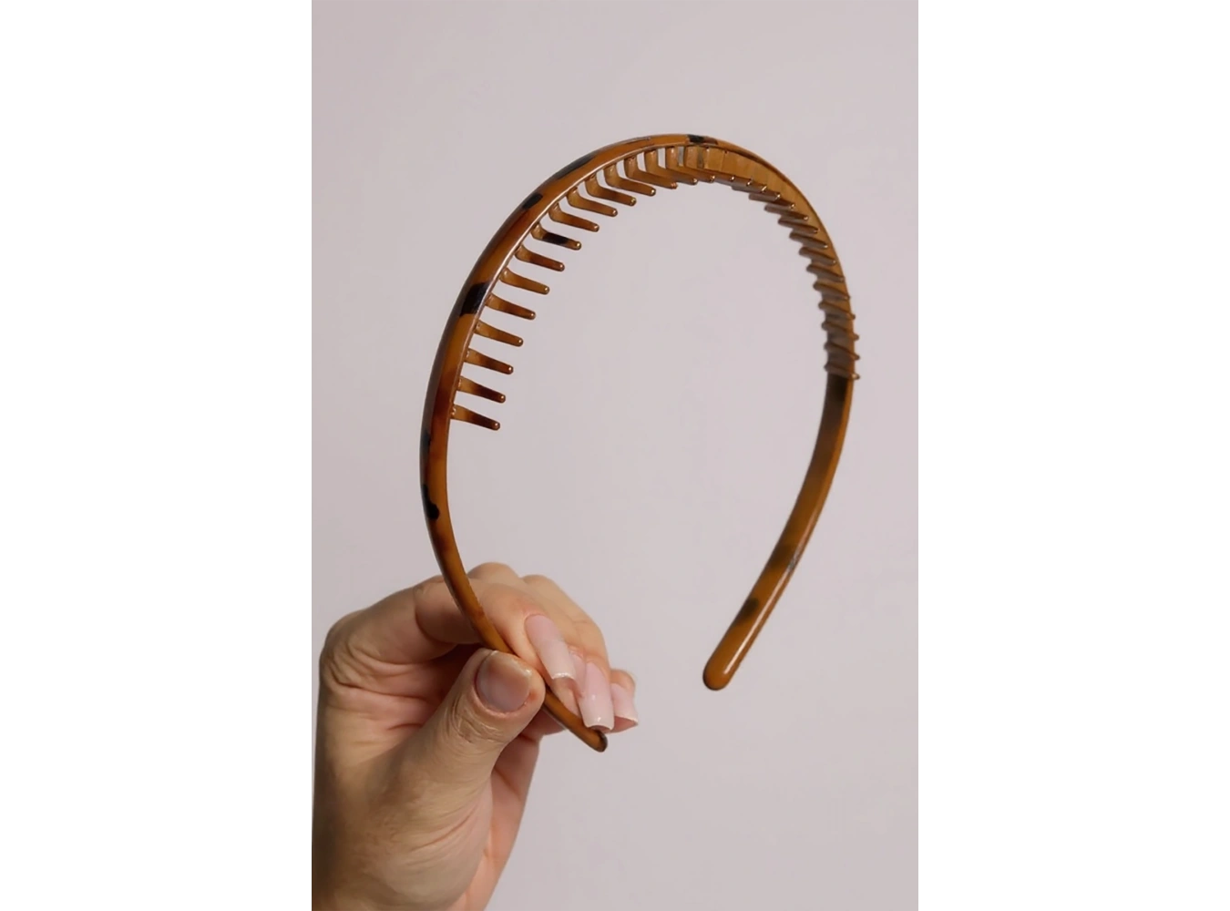 Kahve Renk Tarak Detaylı Taç