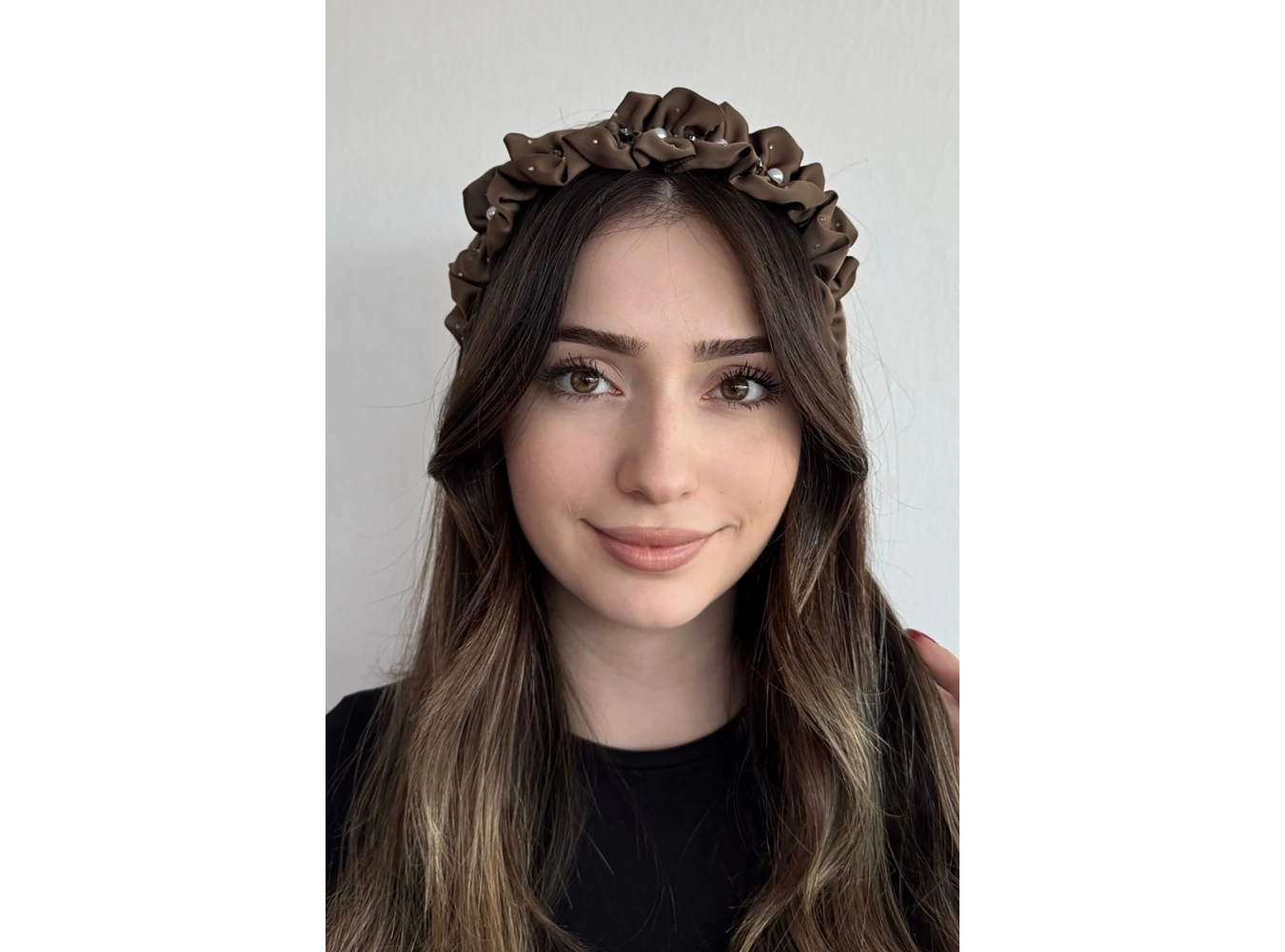 Kahve Renk Taş Ve İnci Detaylı Taç