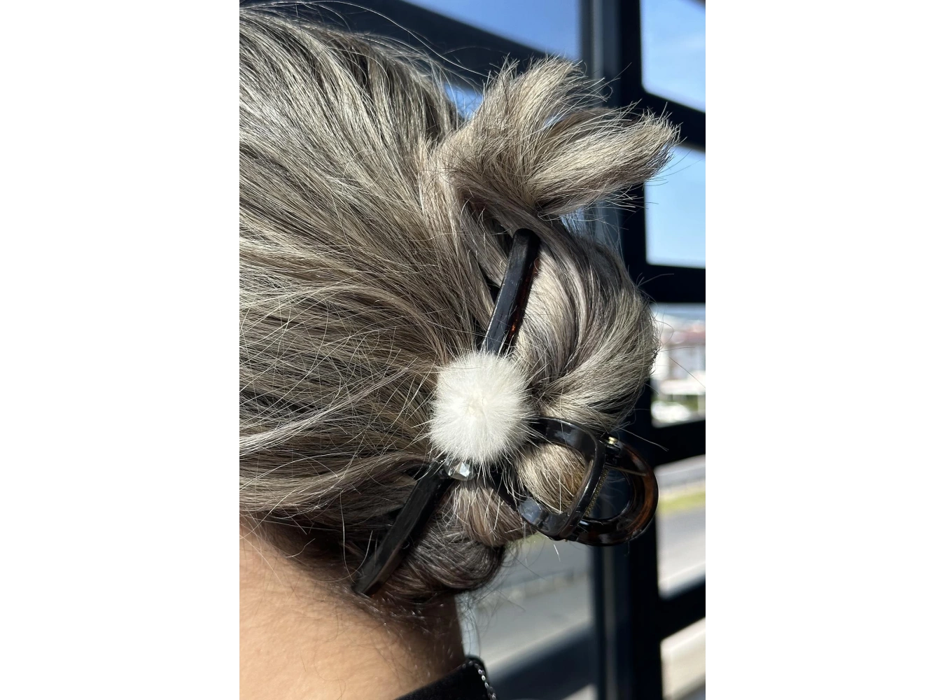 Kahve Renk Taş Ve Peluş Detaylı Mandal Toka