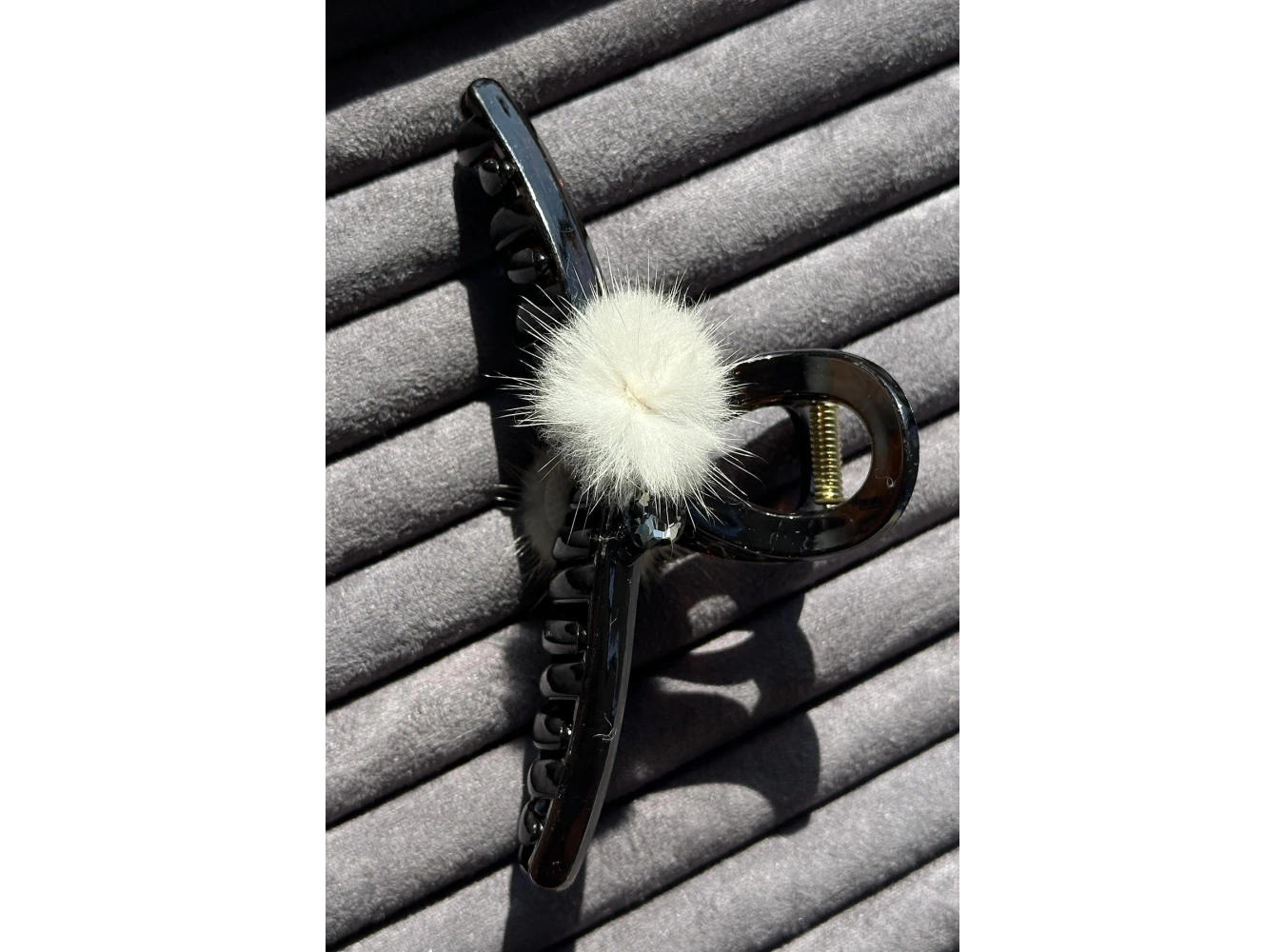 Kahve Renk Taş Ve Peluş Detaylı Mandal Toka