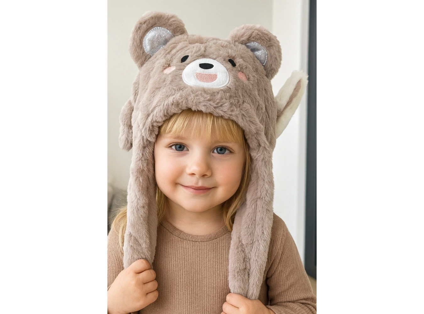 Kahverengi Ayıcık Figürlü Kulakları Oynayan Peluş Şapka