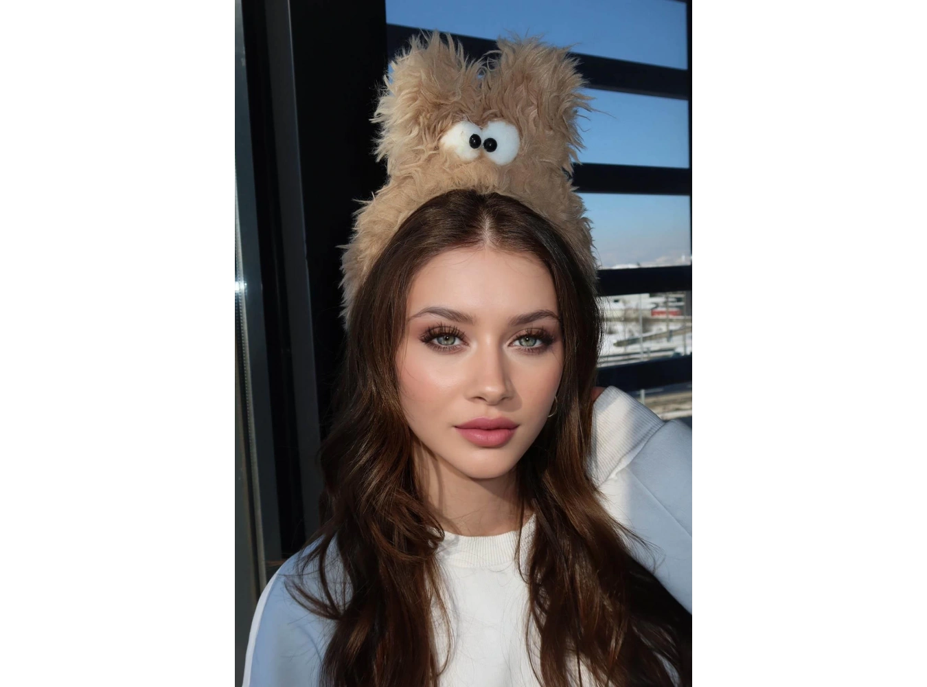 Kahverengi Canavar Figürlü Peluş Taç