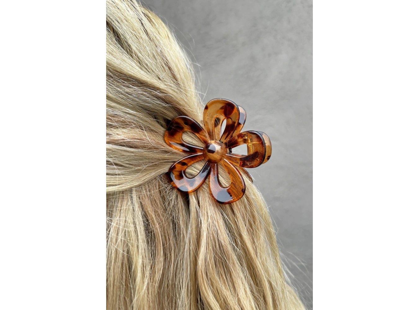 Kahverengi Çiçek Figürlü Leopar Desenli Mandal Toka