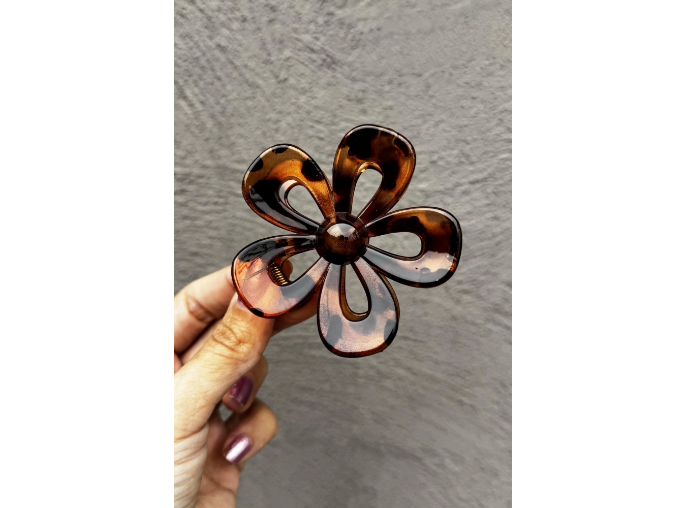 Kahverengi Çiçek Figürlü Leopar Desenli Mandal Toka