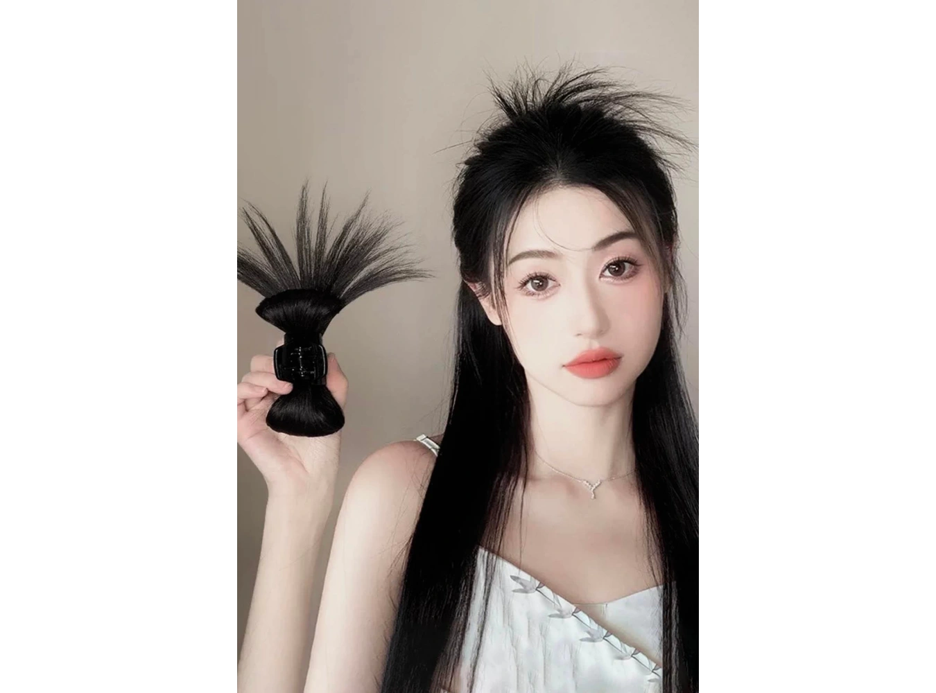 Siyah Renk Dağınık Topuz Detaylı Mandal Toka Ve Tel Toka