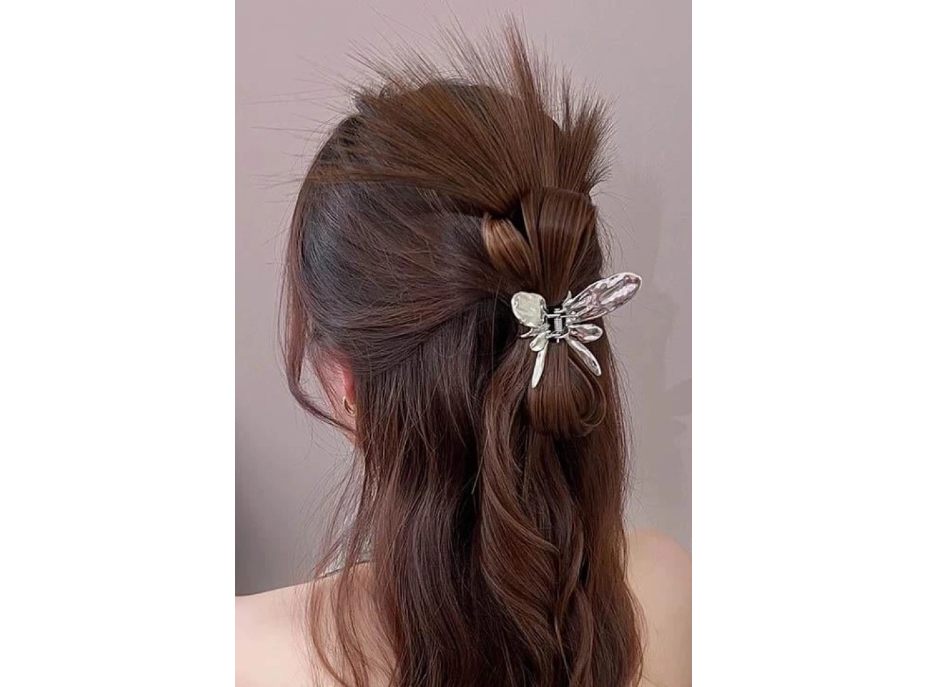 Kahverengi Dağınık Topuz Efektli Saç Eklentisi Kelebek Figürlü Mandal Toka