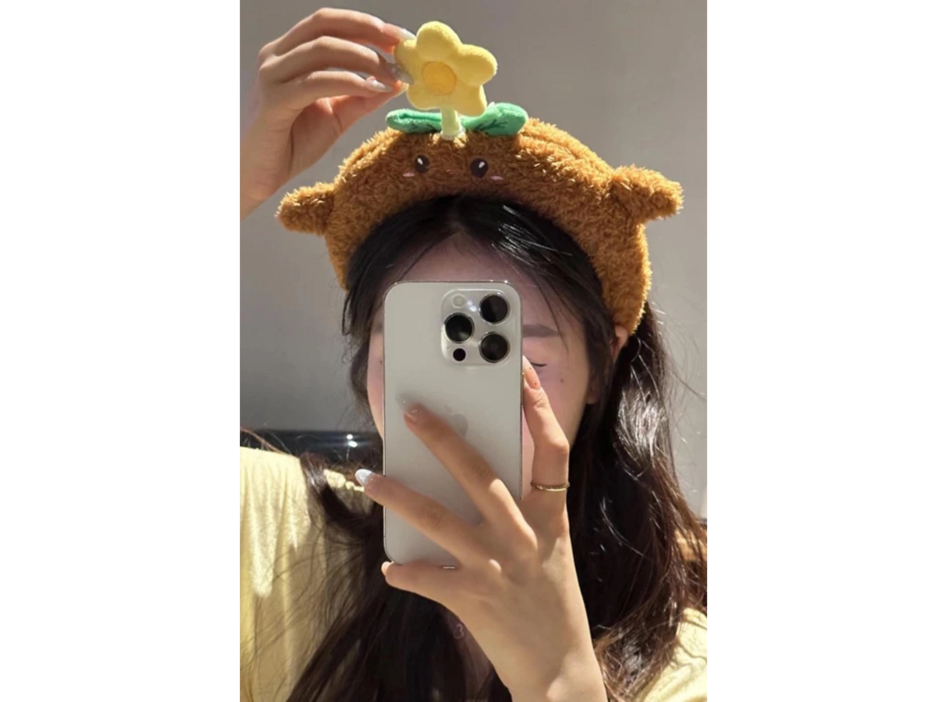 Kahverengi Dönen Çiçek Detaylı Peluş Taç