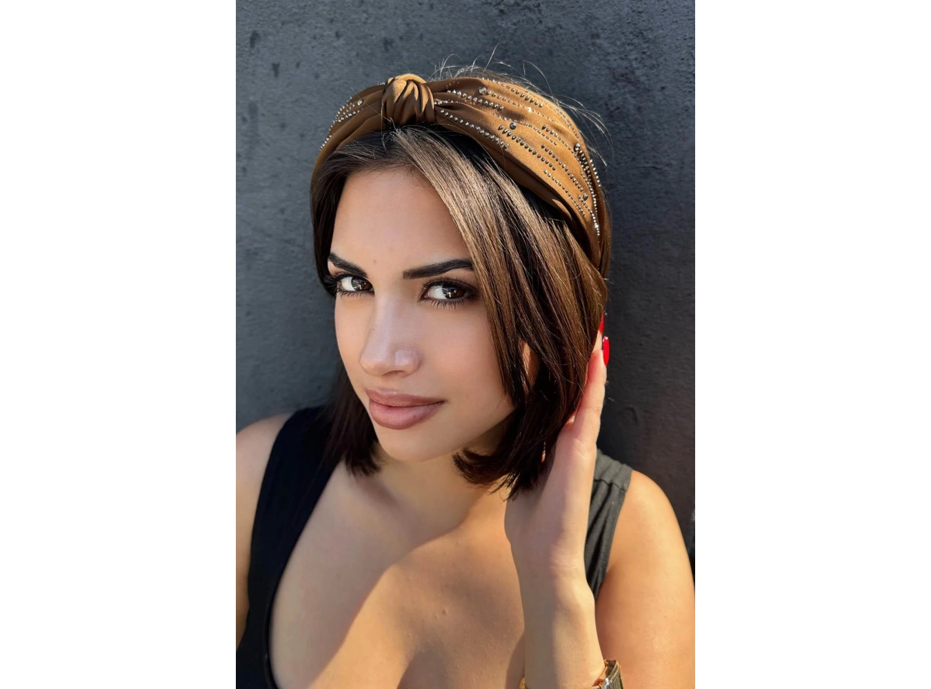 Kahverengi Düğüm Detaylı Taşlı Taç