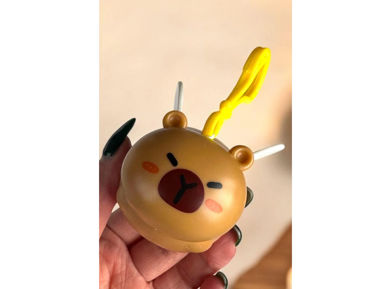 Kahverengi Kanatları Oynayan Ayı Figürlü Anahtarlık