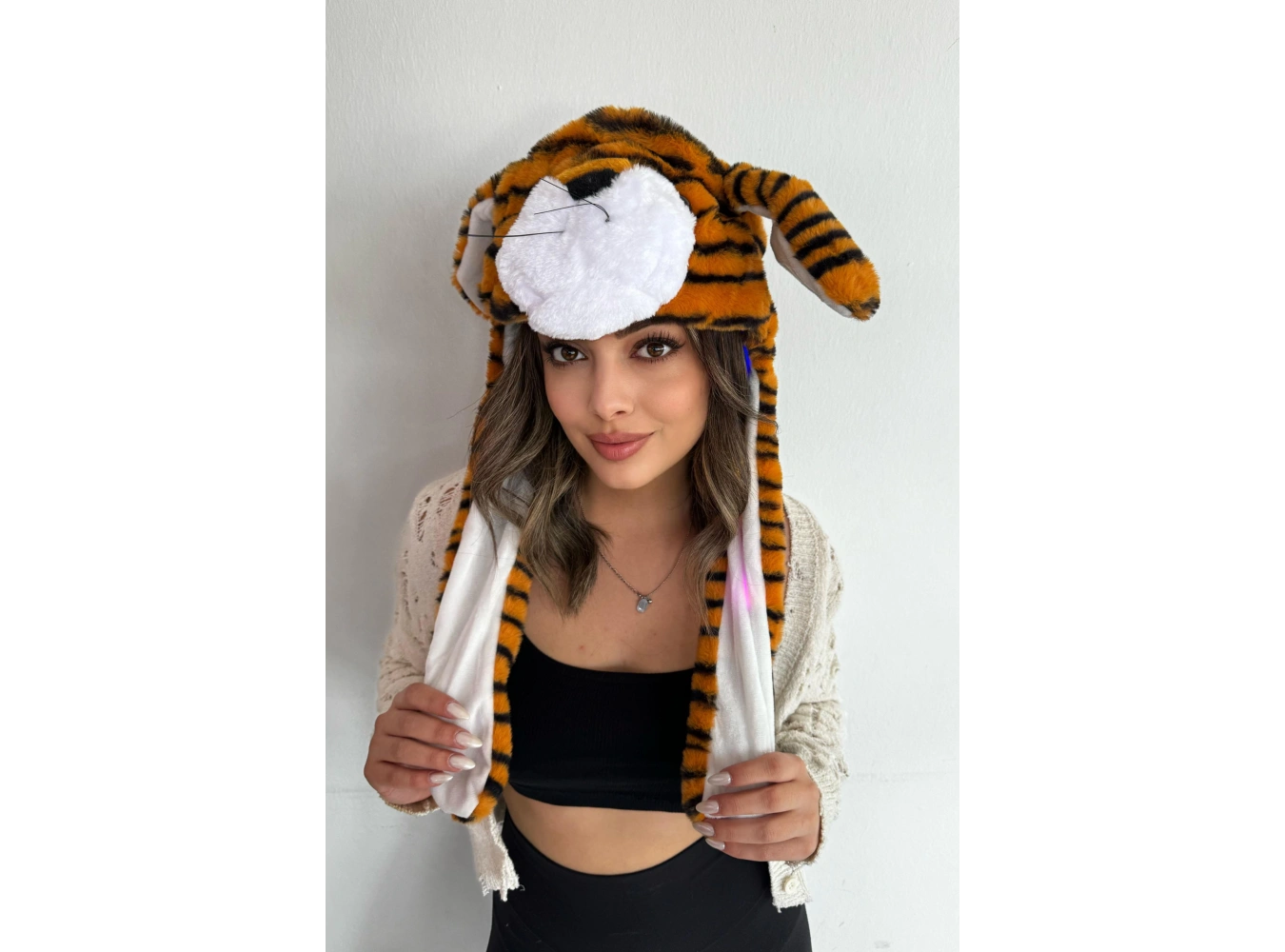 Kahverengi Kaplan Figürlü Işıklı Kulakları Oynayan Peluş Şapka