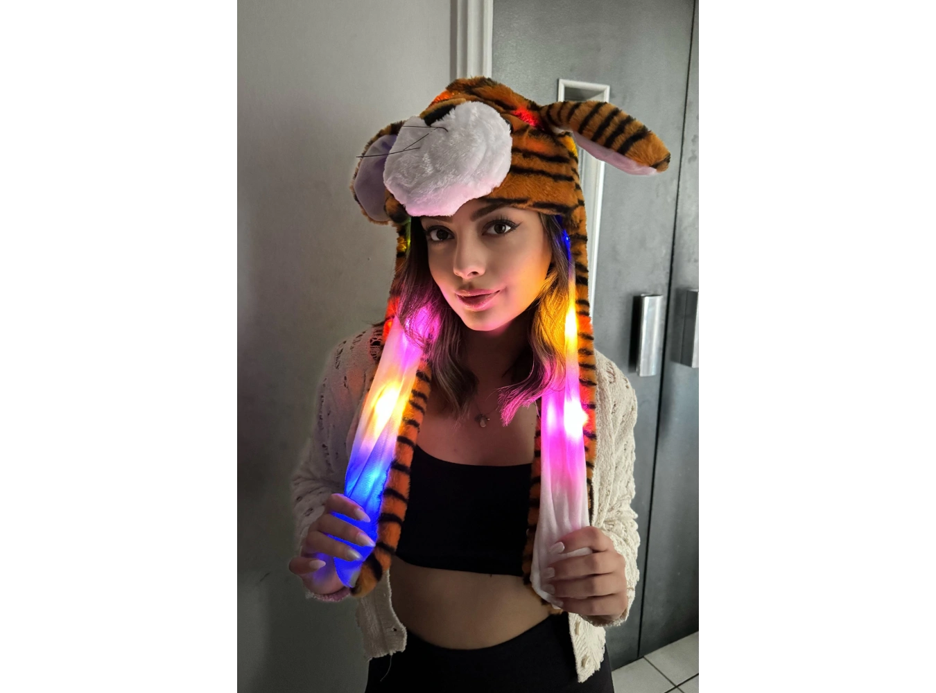 Kahverengi Kaplan Figürlü Işıklı Kulakları Oynayan Peluş Şapka