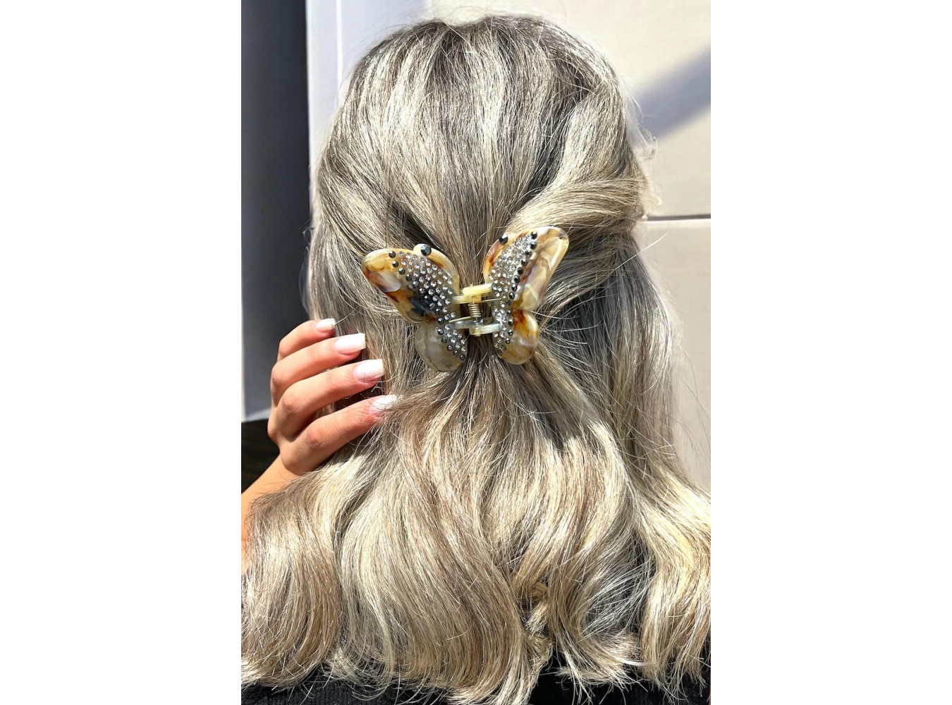 Kahverengi Kelebek Figürlü Taş Detaylı Kemik Mandal Toka