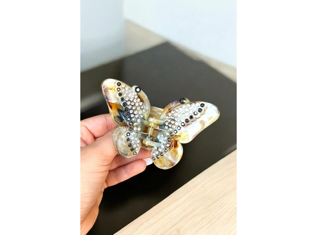 Kahverengi Kelebek Figürlü Taş Detaylı Kemik Mandal Toka