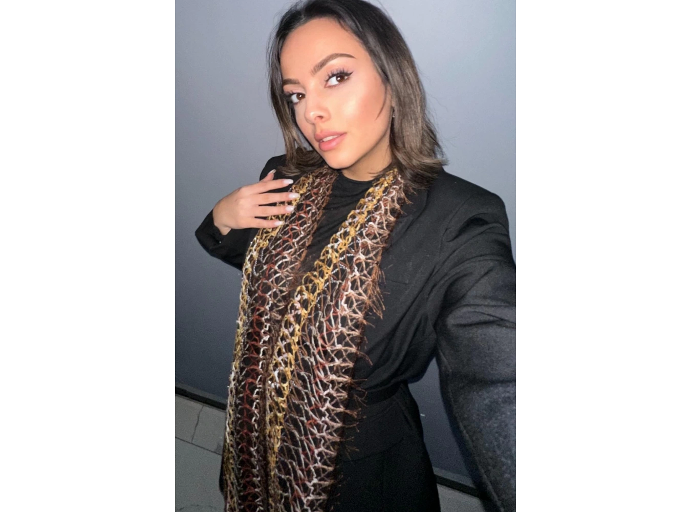 Kahverengi Örgü Detaylı Şal