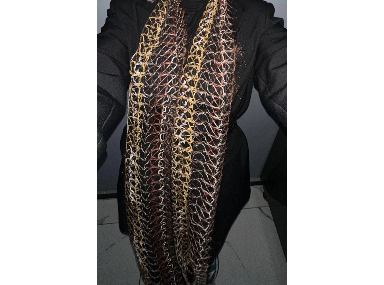 Kahverengi Örgü Detaylı Şal