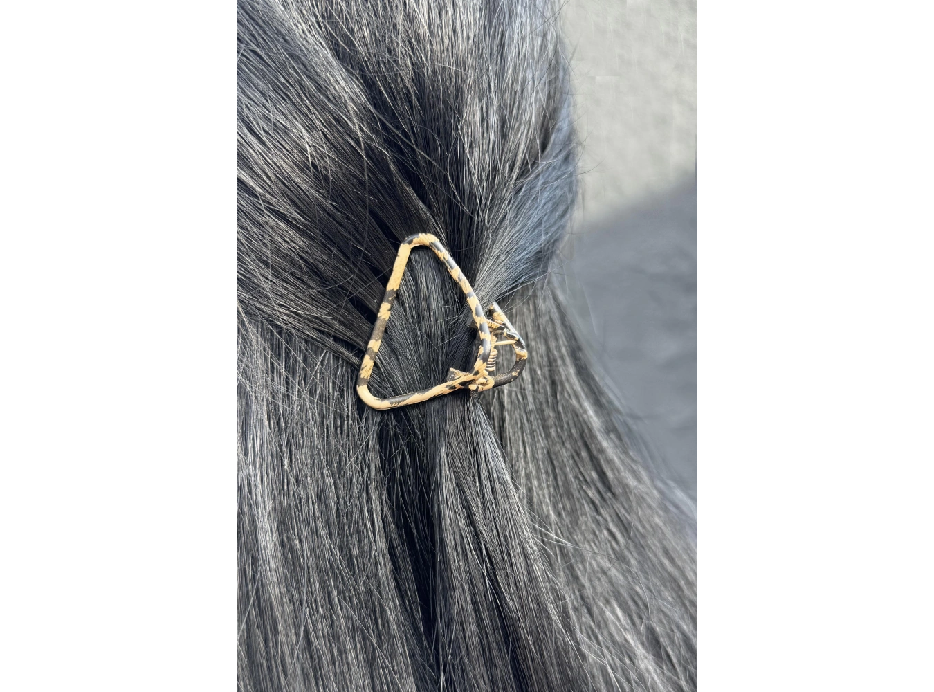 Kahverengi Üçgen Figürlü Leopar Desenli Mandal Toka