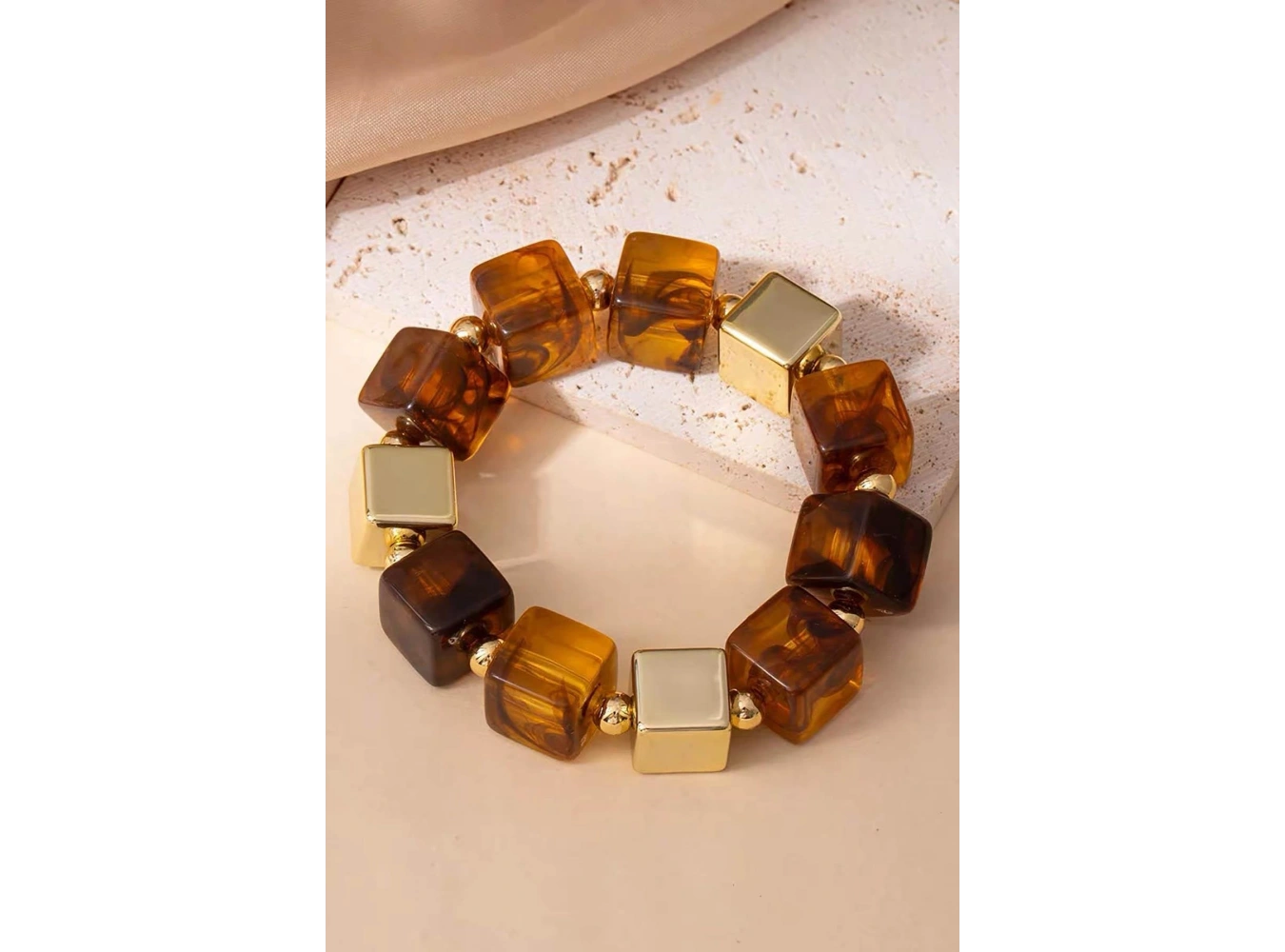 Kahverengi Ve Altın Renk Boncuk Detaylı Bileklik