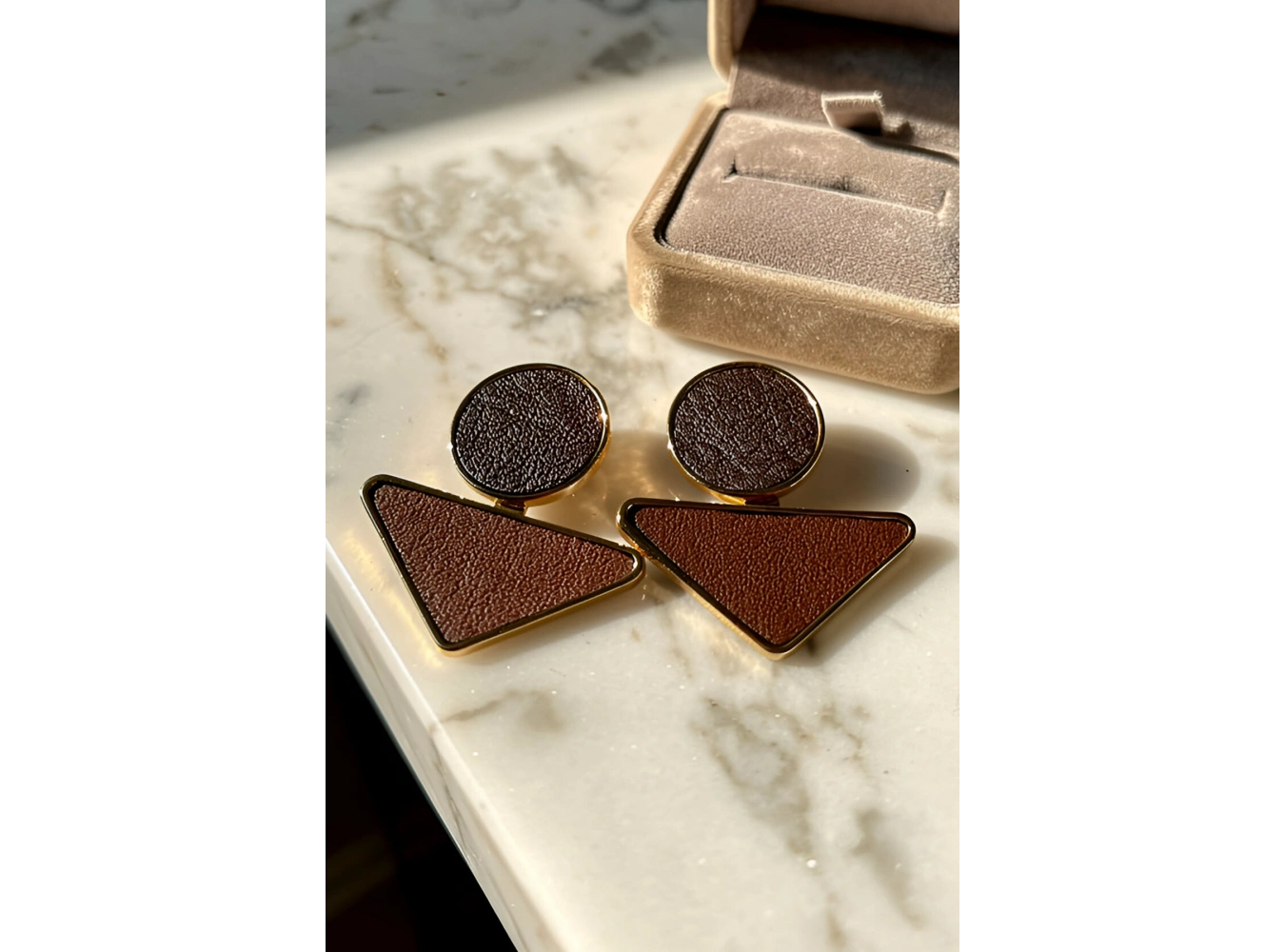 Kahverengi Ve Siyah Renk Sallantılı Küpe (Çift)