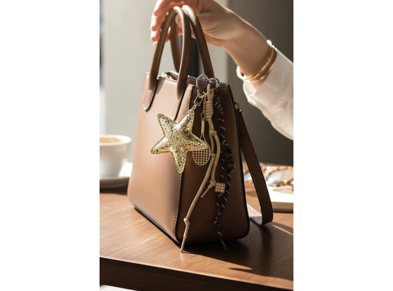 Kahverengi Yıldız Ve Raket Figürlü Çanta Charm/ Anahtarlık