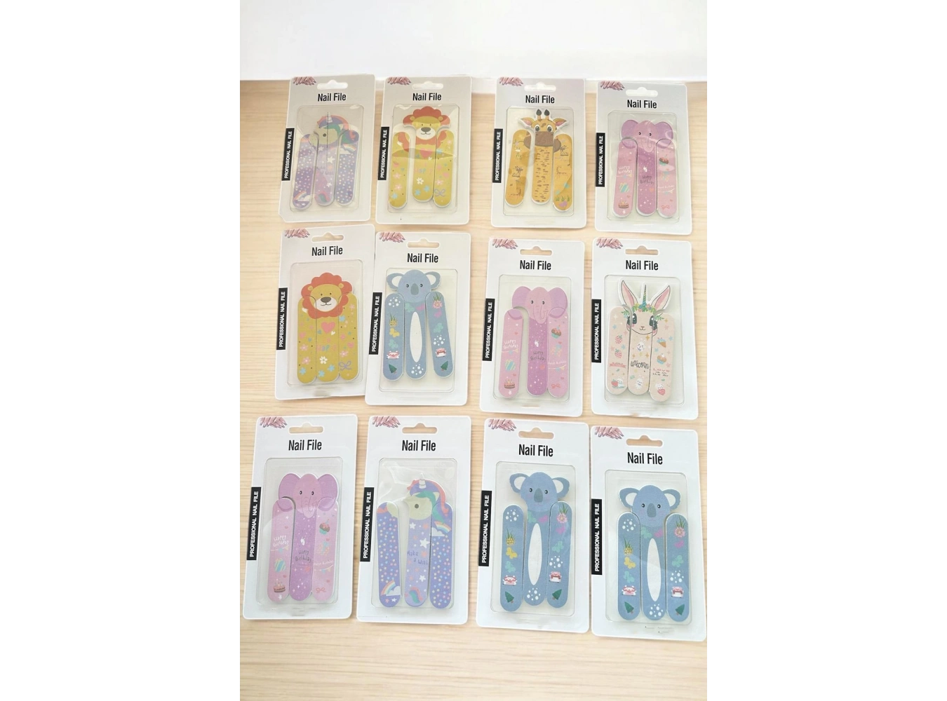 Karışık Renk 12li Hayvan Figürlü Törpü Set