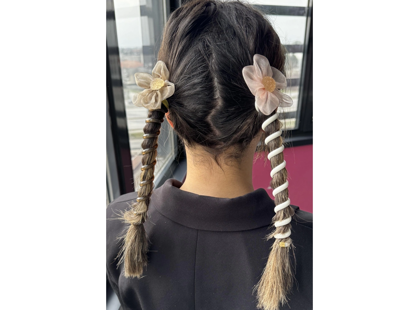 Karışık Renk 2´li Taş Detaylı Yaylı Spiral Toka