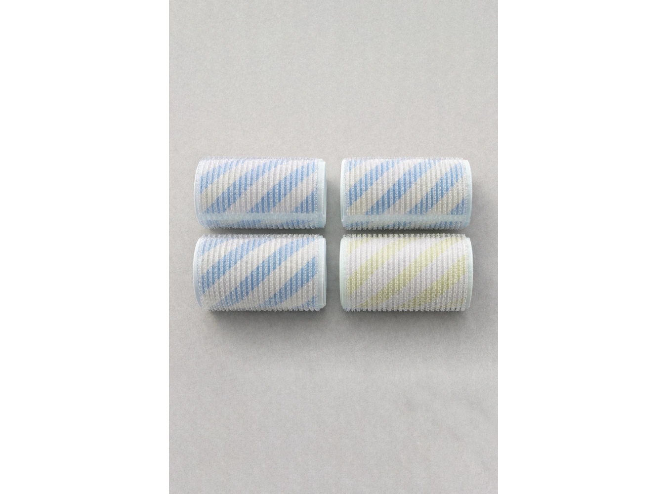 Karışık Renk 4 Adet Bigudi Cırtlı/ Yapışkanlı Saç Bigudisi /Orta Boy