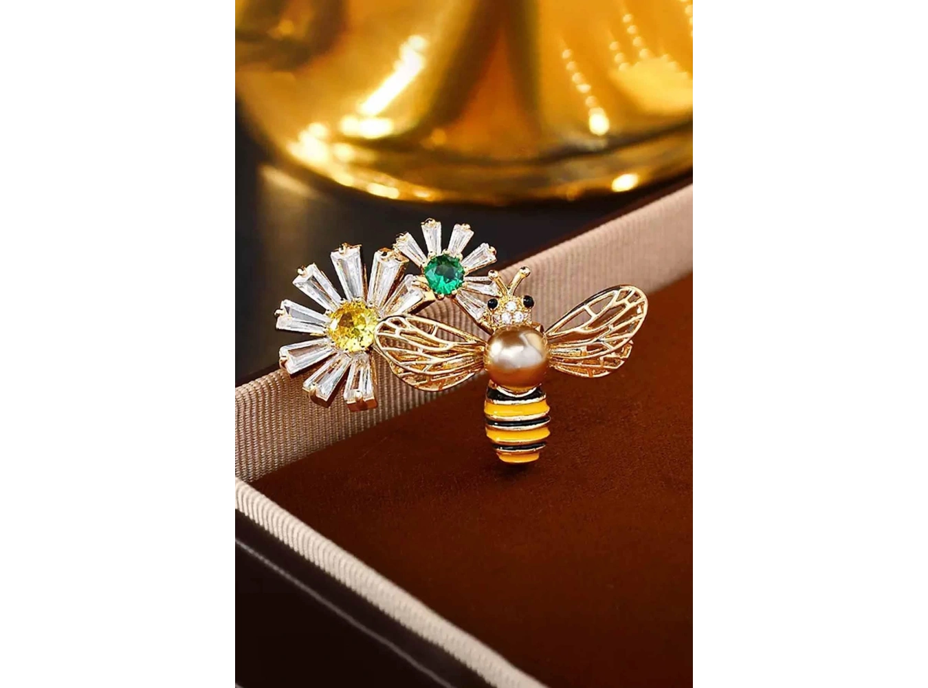 Karışık Renk Arı Ve Çiçek Figürlü Taşlı Broş