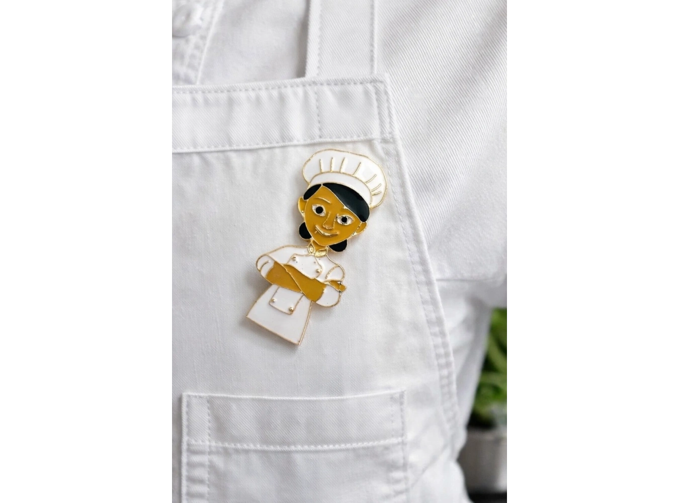 Karışık Renk Aşçı Figürlü Broş