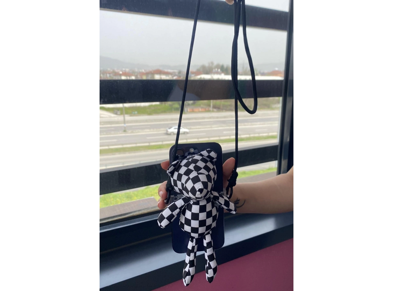 Karışık Renk Ayıcık Figürlü İpli Telefon Aksesuarı