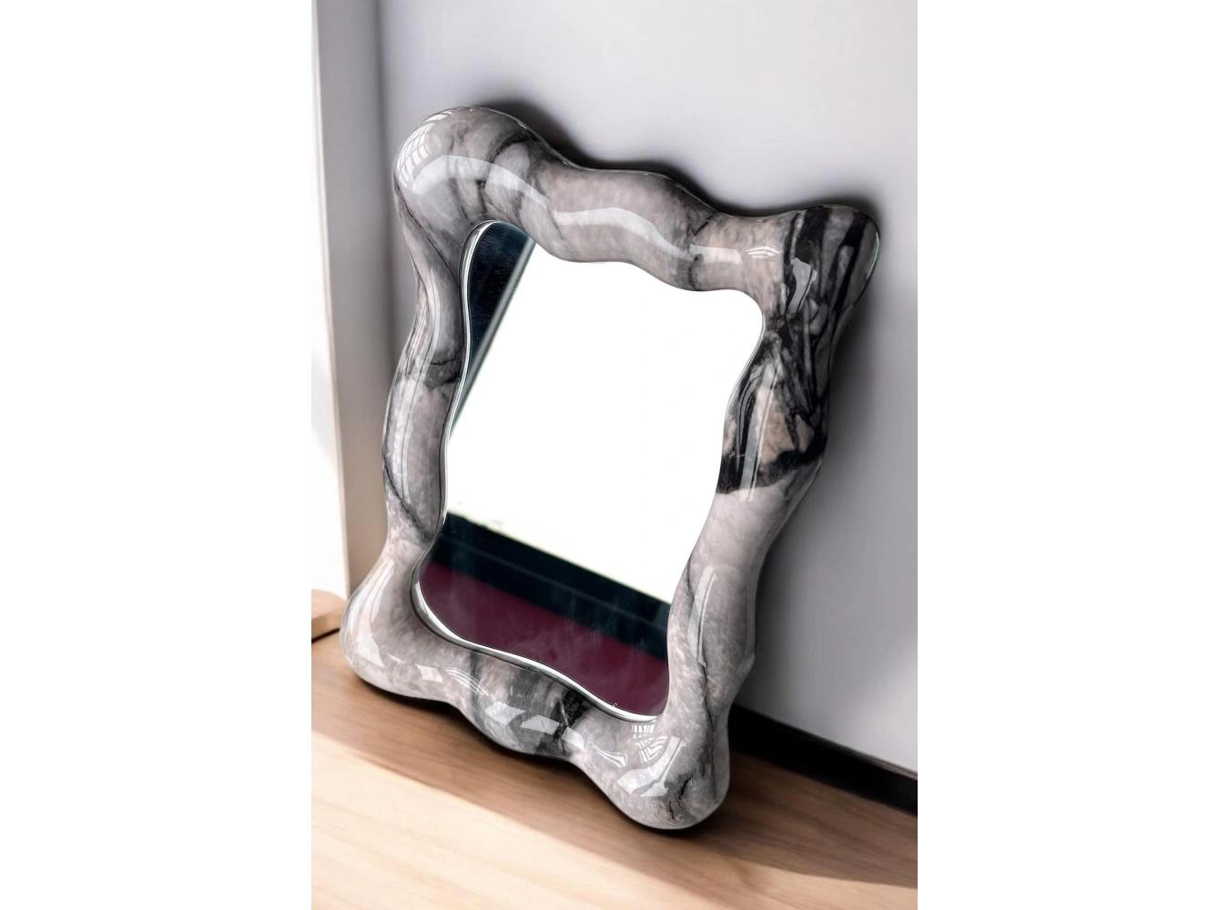 Karışık Renk Çerçeve Detaylı Masa Aynası