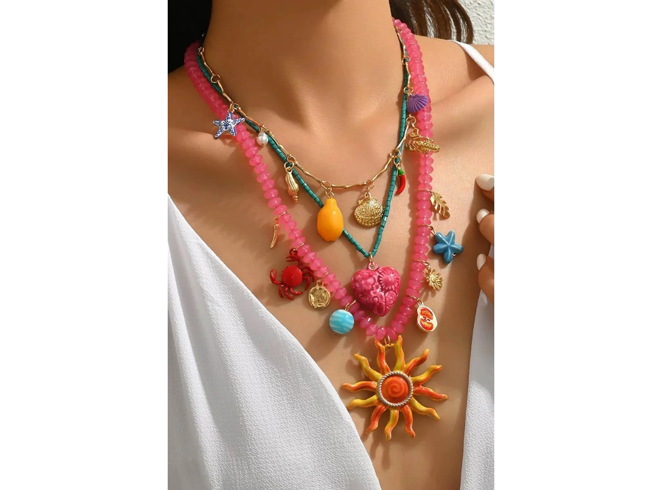 Karışık Renk Charmlı Tasarım Kolye