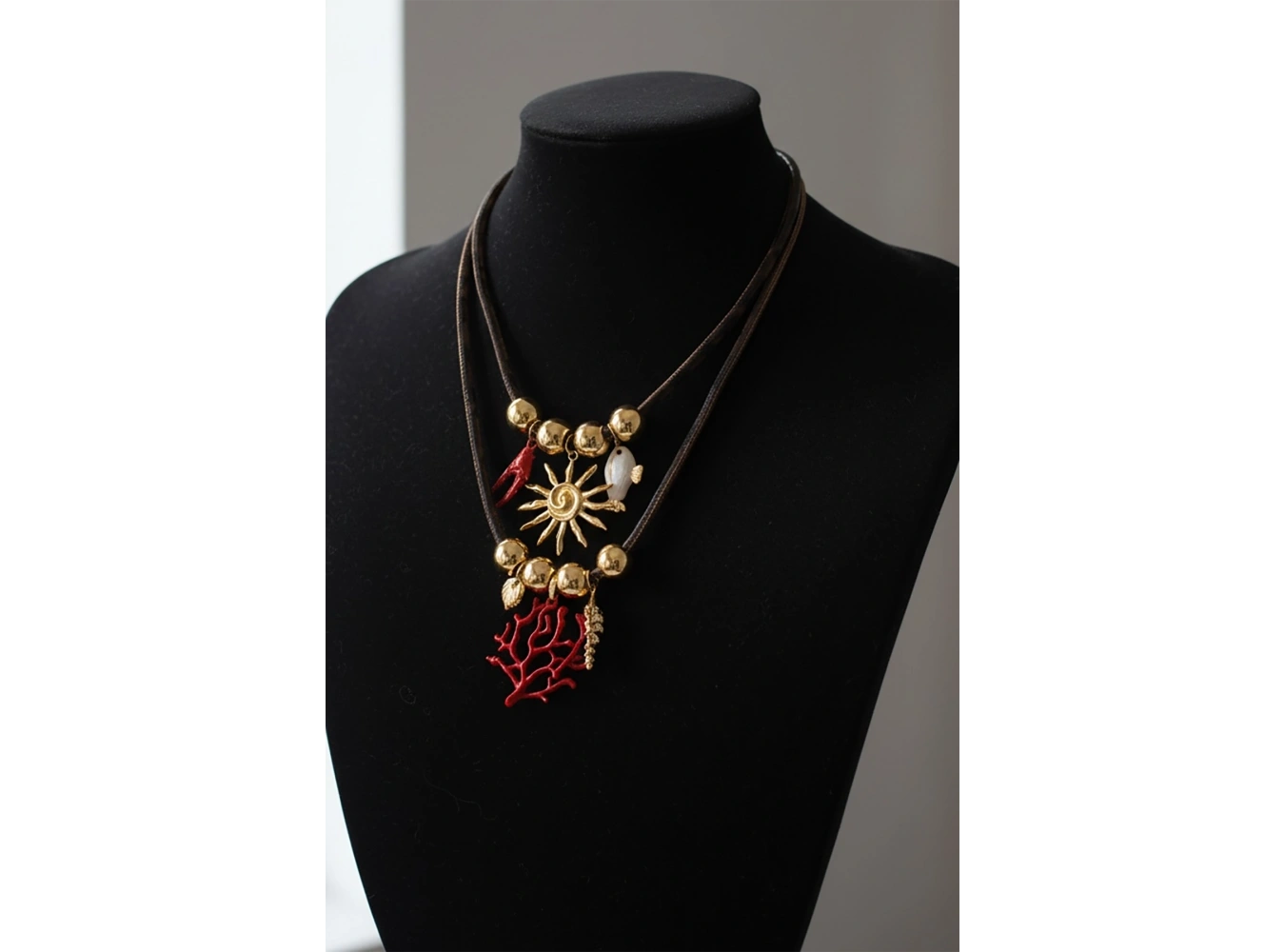 Karışık Renk Charmlı Tasarım Kolye