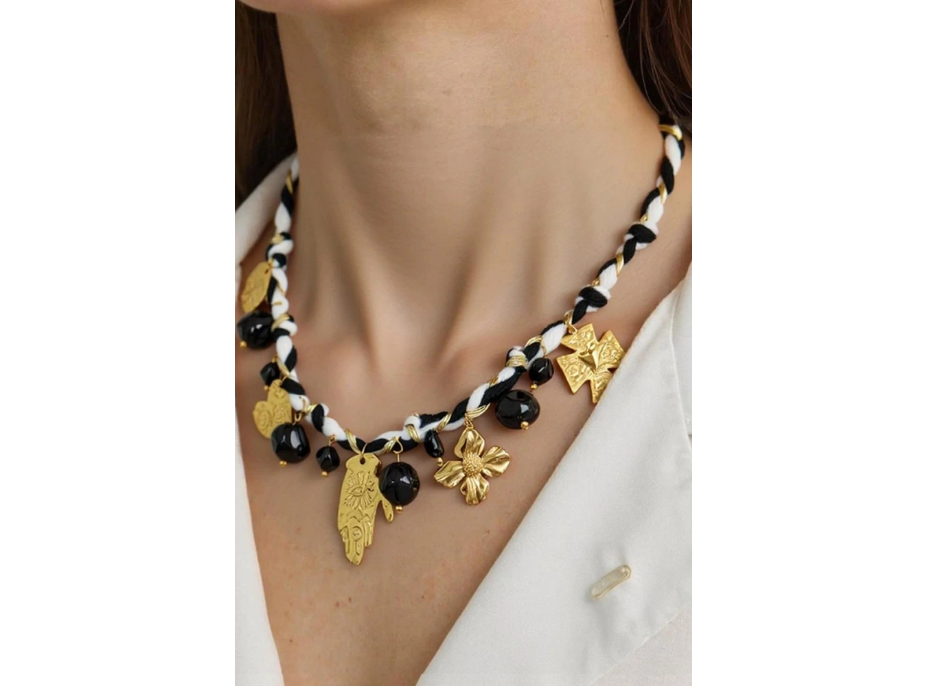 Karışık Renk Charmlı Tasarım Kolye