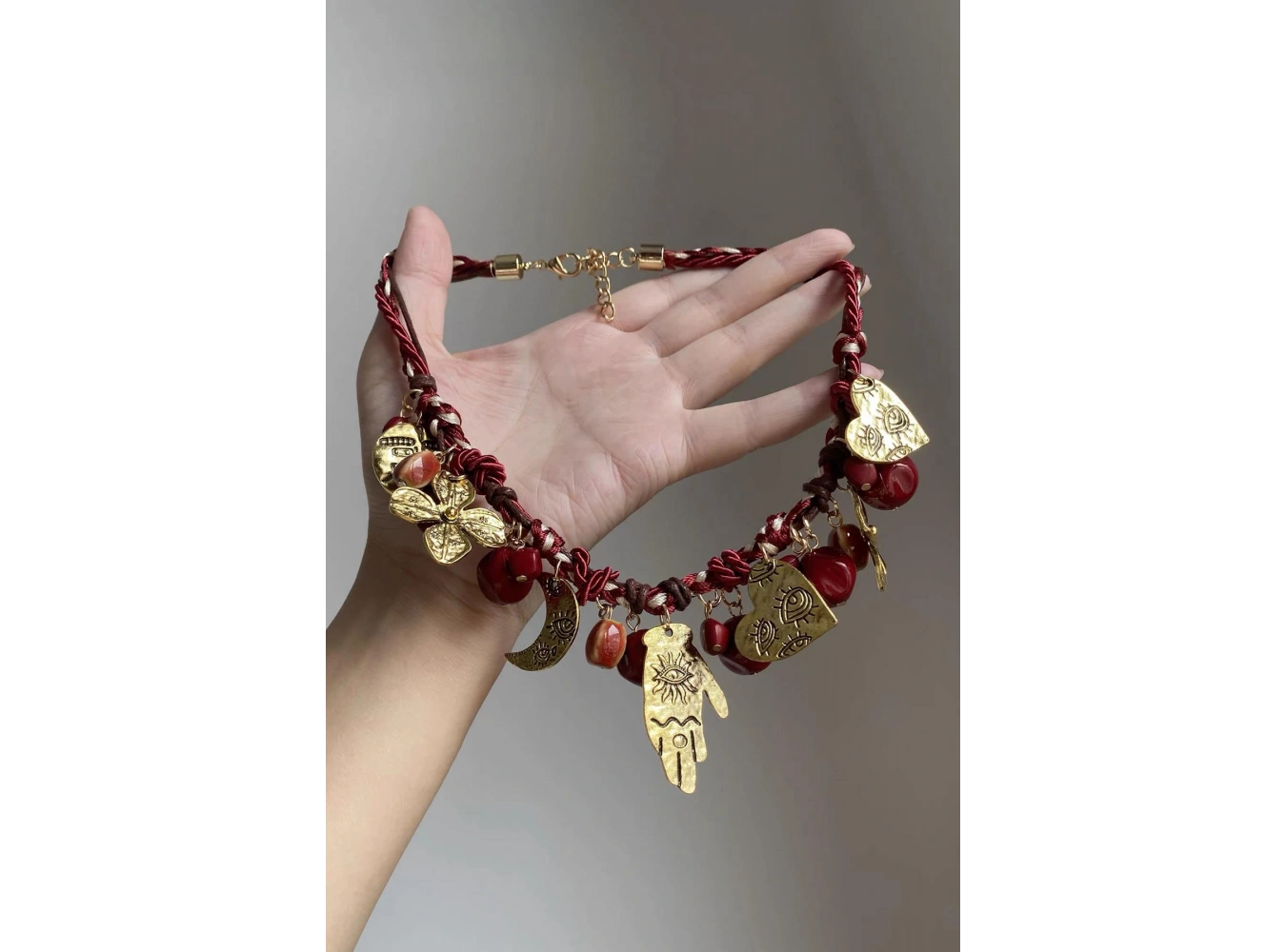 Karışık Renk Charmlı Tasarım Kolye