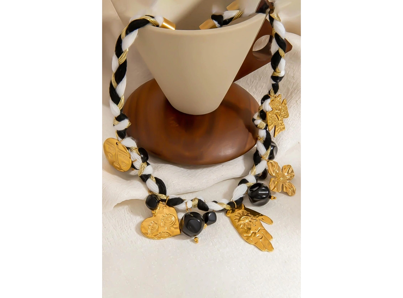 Karışık Renk Charmlı Tasarım Kolye