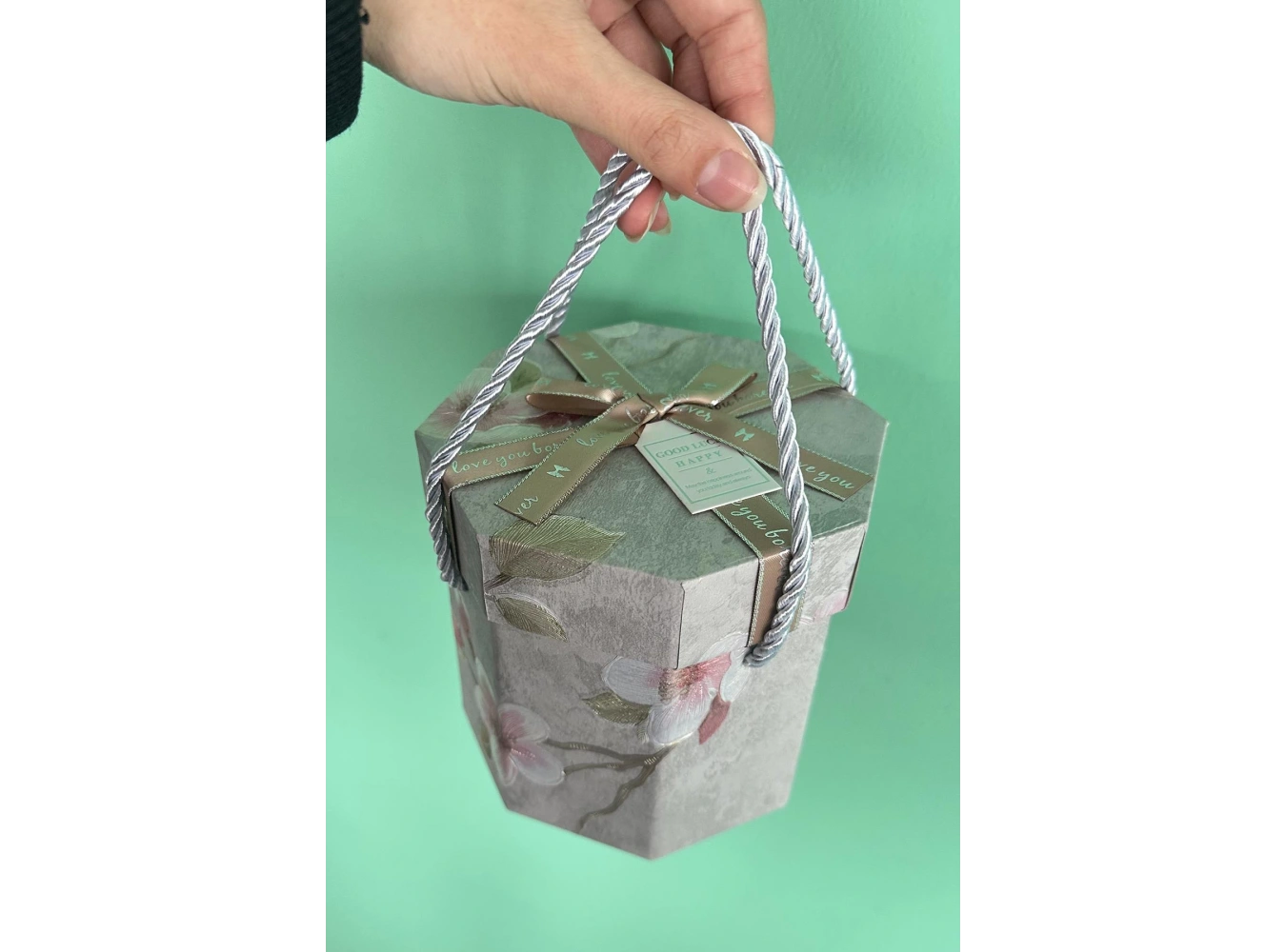 Karışık Renk Çiçek Figürlü Kurdele Detaylı Hediye Kutusu