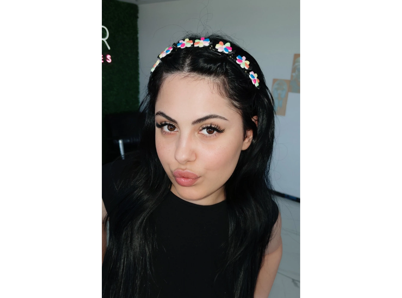 Karışık Renk Çiçek Figürlü Saç Bükücü Taç