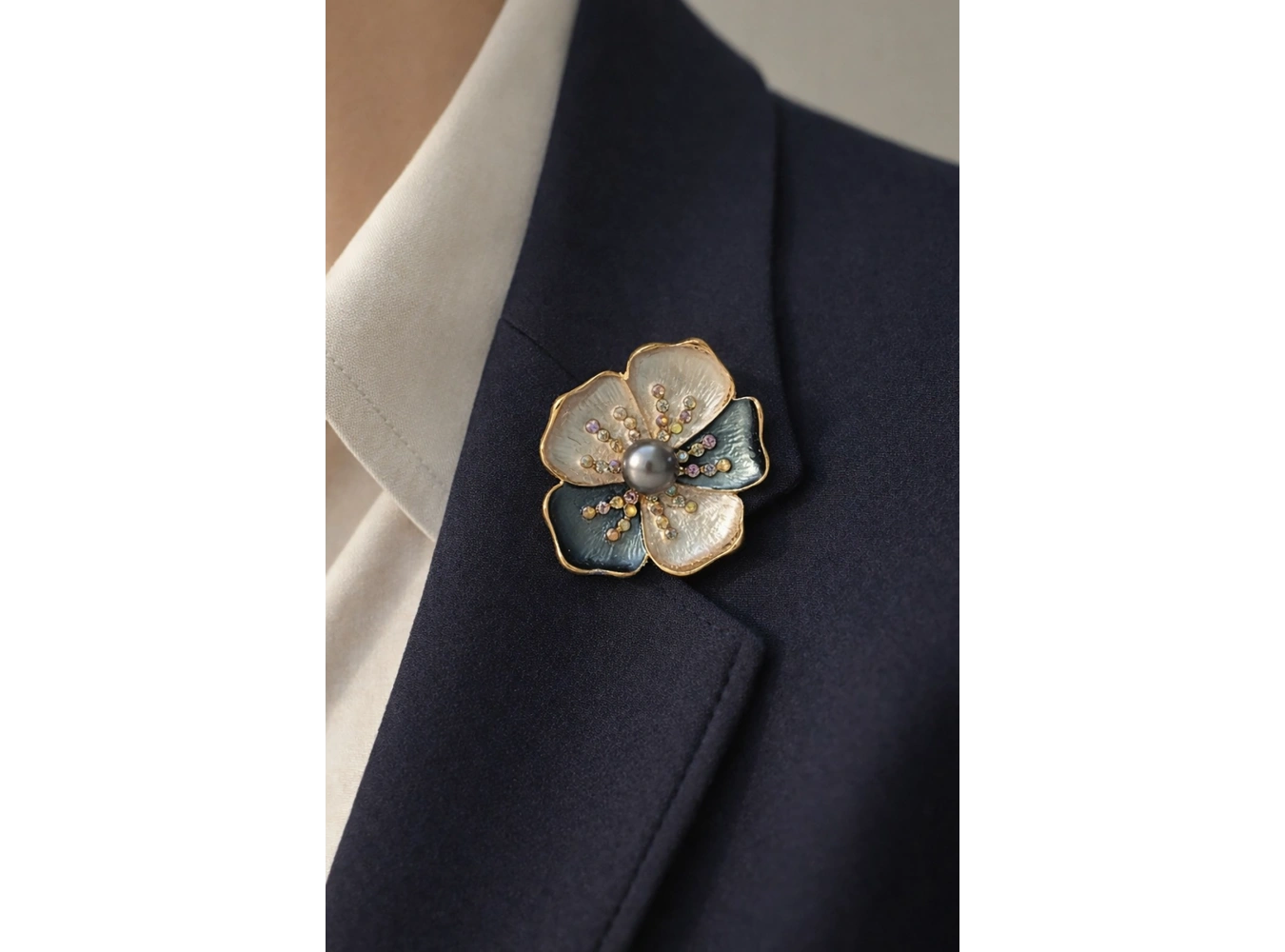 Karışık Renk Çiçek Figürlü Taşlı Broş