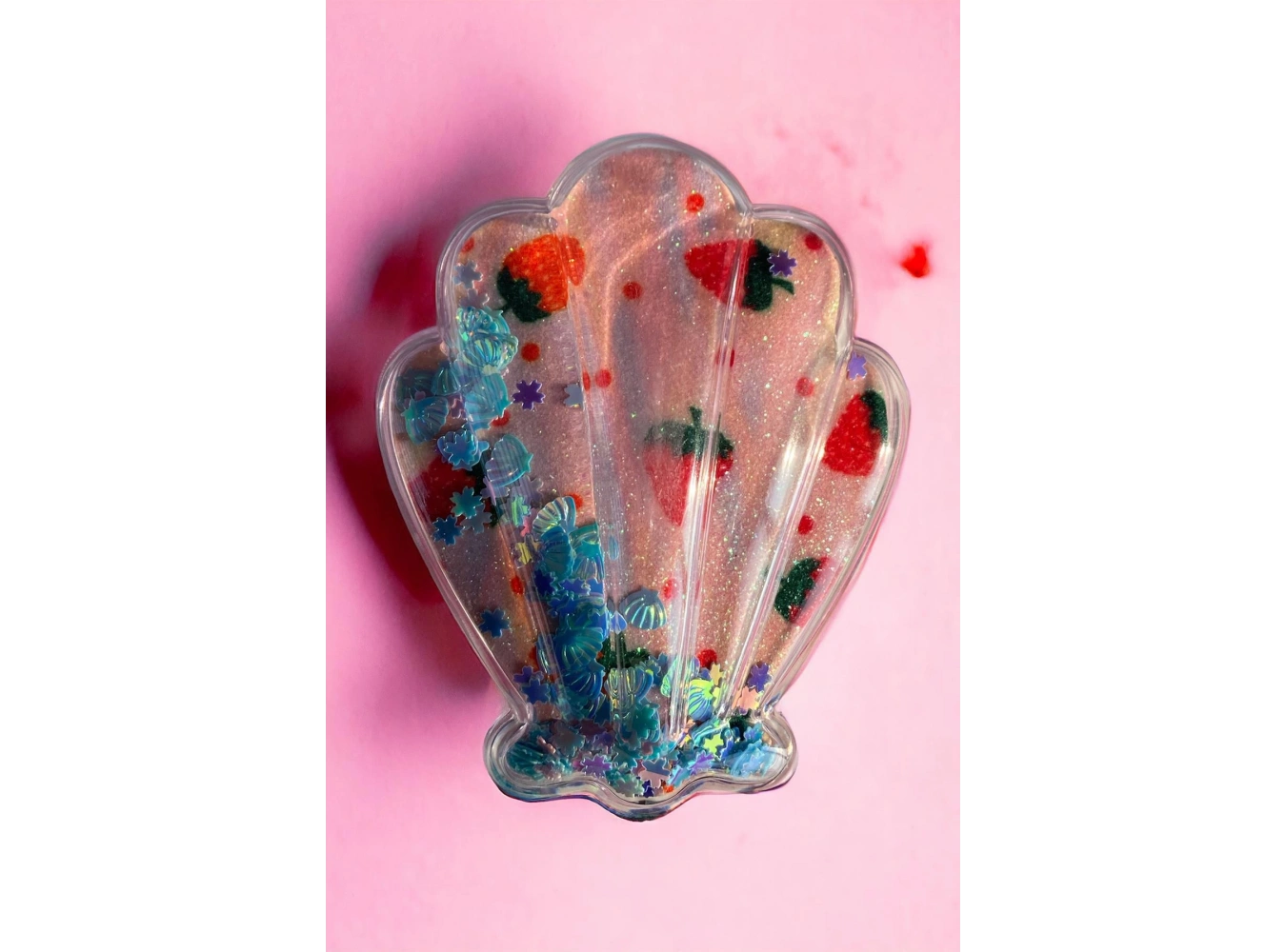 Karışık Renk Deniz Kabuğu Detaylı Çilek Figürlü Simli Taşınabilir Saç Tarama Fırçası/ Tarak