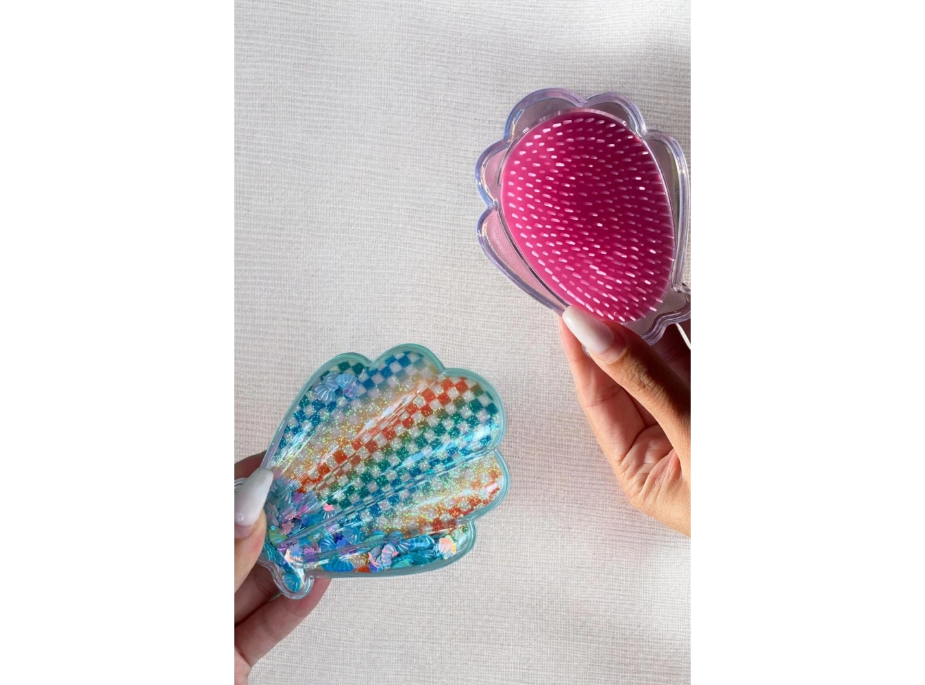 Karışık Renk Deniz Kabuğu Detaylı Kare Figürlü Simli Taşınabilir Saç Tarama Fırçası/ Tarak